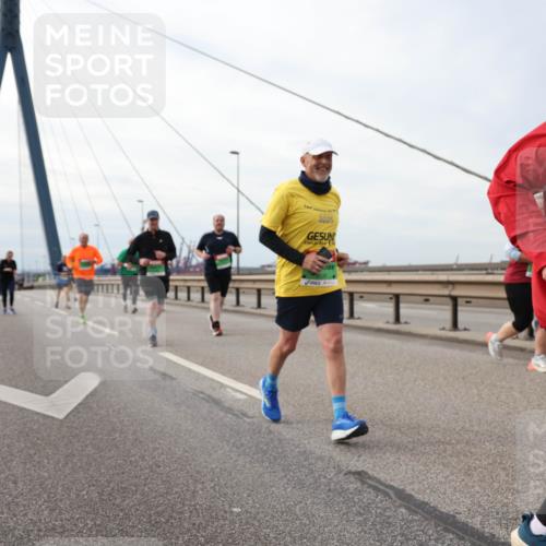 03.10.2025 - Köhlbrandbrückenlauf Lena Gebhardt http://msf.ph/oto/9205559 03.10.2025 16:01:37 Position 2 2025 meine-sportfotos.de