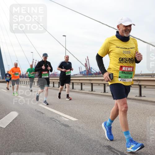 03.10.2025 - Köhlbrandbrückenlauf Lena Gebhardt http://msf.ph/oto/9205560 03.10.2025 16:01:37 Position 2 2025, 9536 meine-sportfotos.de