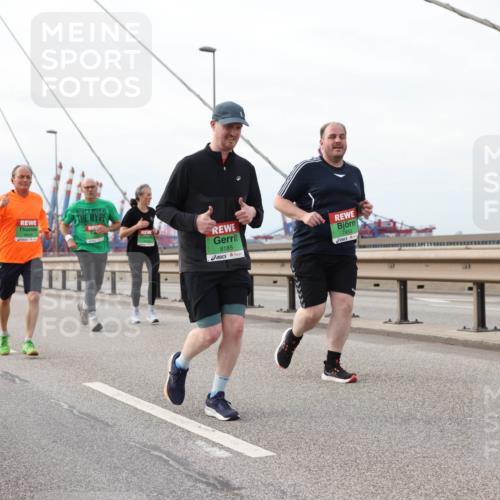 03.10.2025 - Köhlbrandbrückenlauf Lena Gebhardt http://msf.ph/oto/9205562 03.10.2025 16:01:38 Position 2 8185, 7953 meine-sportfotos.de