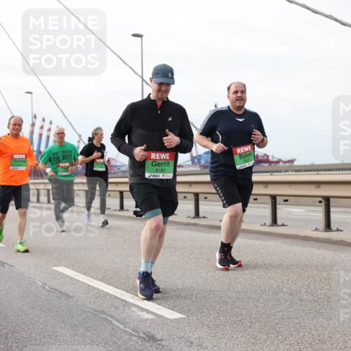03.10.2025 - Köhlbrandbrückenlauf Lena Gebhardt http://msf.ph/oto/9205564 03.10.2025 16:01:38 Position 2 8185 meine-sportfotos.de