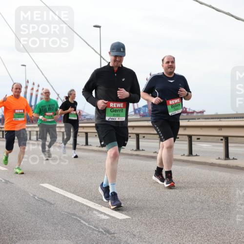 03.10.2025 - Köhlbrandbrückenlauf Lena Gebhardt http://msf.ph/oto/9205565 03.10.2025 16:01:38 Position 2 8185 meine-sportfotos.de