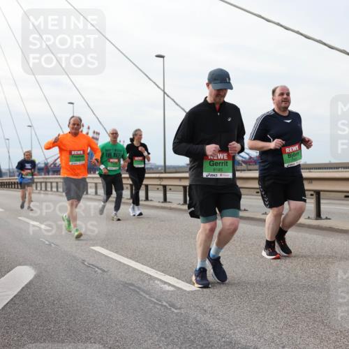 03.10.2025 - Köhlbrandbrückenlauf Lena Gebhardt http://msf.ph/oto/9205566 03.10.2025 16:01:39 Position 2 8185 meine-sportfotos.de