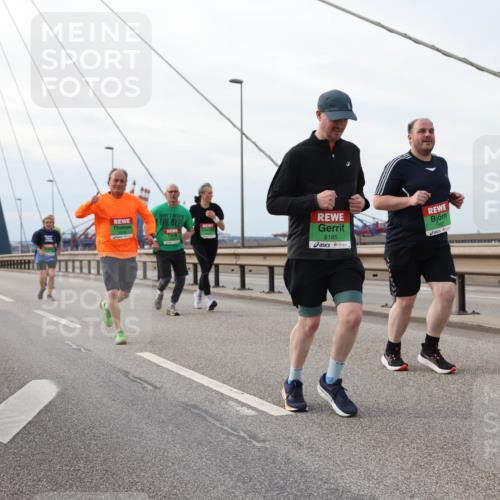03.10.2025 - Köhlbrandbrückenlauf Lena Gebhardt http://msf.ph/oto/9205567 03.10.2025 16:01:39 Position 2 8185 meine-sportfotos.de