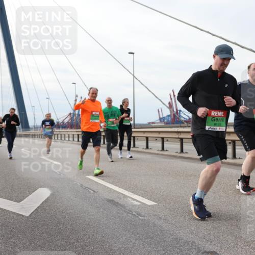 03.10.2025 - Köhlbrandbrückenlauf Lena Gebhardt http://msf.ph/oto/9205568 03.10.2025 16:01:39 Position 2 8185 meine-sportfotos.de