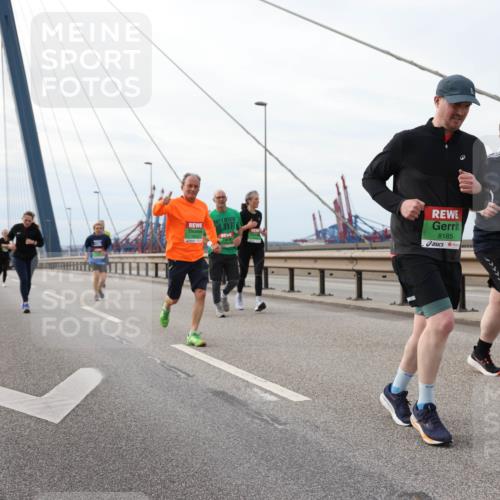 03.10.2025 - Köhlbrandbrückenlauf Lena Gebhardt http://msf.ph/oto/9205569 03.10.2025 16:01:39 Position 2 8185 meine-sportfotos.de