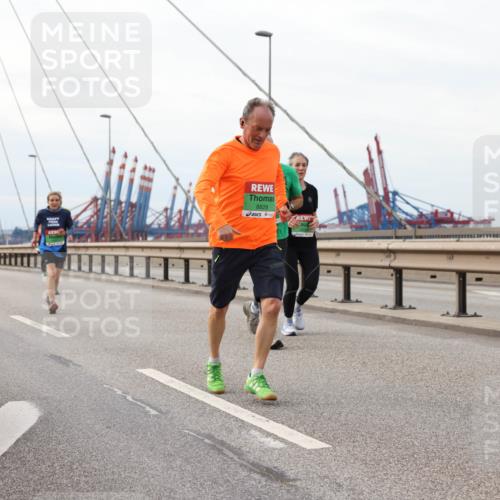 03.10.2025 - Köhlbrandbrückenlauf Lena Gebhardt http://msf.ph/oto/9205571 03.10.2025 16:01:40 Position 2 8828 meine-sportfotos.de