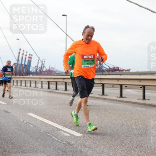03.10.2025 - Köhlbrandbrückenlauf Lena Gebhardt http://msf.ph/oto/9205573 03.10.2025 16:01:40 Position 2 8828 meine-sportfotos.de