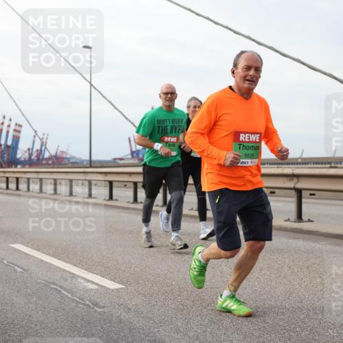 03.10.2025 - Köhlbrandbrückenlauf Lena Gebhardt http://msf.ph/oto/9205575 03.10.2025 16:01:41 Position 2 8828 meine-sportfotos.de