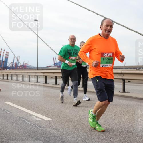 03.10.2025 - Köhlbrandbrückenlauf Lena Gebhardt http://msf.ph/oto/9205576 03.10.2025 16:01:41 Position 2 8828 meine-sportfotos.de