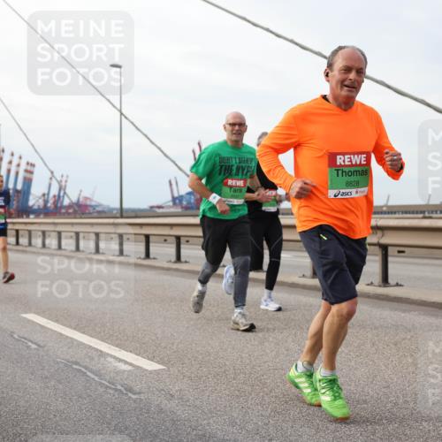 03.10.2025 - Köhlbrandbrückenlauf Lena Gebhardt http://msf.ph/oto/9205577 03.10.2025 16:01:41 Position 2 8828 meine-sportfotos.de