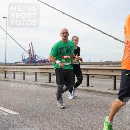 03.10.2025 - Köhlbrandbrückenlauf Lena Gebhardt http://msf.ph/oto/9205578 03.10.2025 16:01:41 Position 2 8597, 8828 meine-sportfotos.de