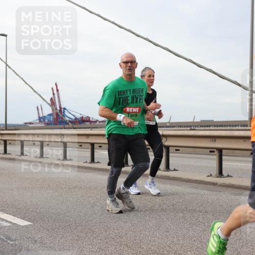 03.10.2025 - Köhlbrandbrückenlauf Lena Gebhardt http://msf.ph/oto/9205579 03.10.2025 16:01:41 Position 2 97 meine-sportfotos.de