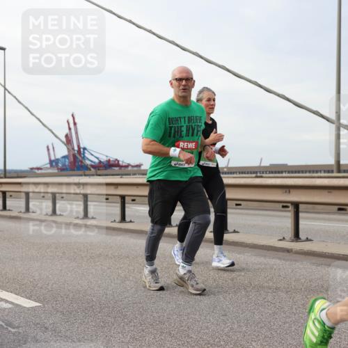 03.10.2025 - Köhlbrandbrückenlauf Lena Gebhardt http://msf.ph/oto/9205580 03.10.2025 16:01:41 Position 2  meine-sportfotos.de