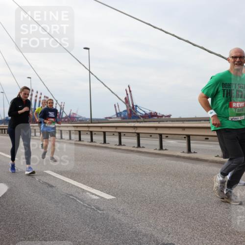 03.10.2025 - Köhlbrandbrückenlauf Lena Gebhardt http://msf.ph/oto/9205581 03.10.2025 16:01:42 Position 2 8597 meine-sportfotos.de