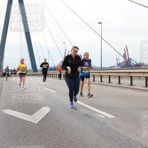 03.10.2025 - Köhlbrandbrückenlauf Lena Gebhardt http://msf.ph/oto/9205583 03.10.2025 16:01:42 Position 2  meine-sportfotos.de
