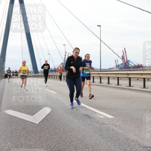 03.10.2025 - Köhlbrandbrückenlauf Lena Gebhardt http://msf.ph/oto/9205584 03.10.2025 16:01:42 Position 2  meine-sportfotos.de