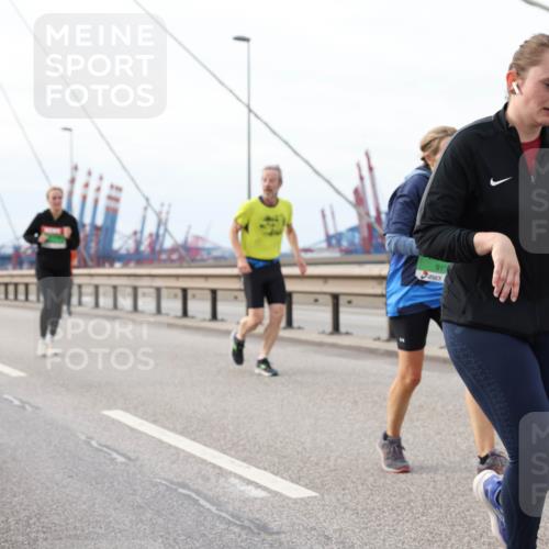 03.10.2025 - Köhlbrandbrückenlauf Lena Gebhardt http://msf.ph/oto/9205589 03.10.2025 16:01:44 Position 2 915 meine-sportfotos.de