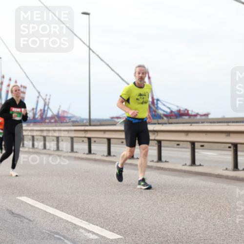 03.10.2025 - Köhlbrandbrückenlauf Lena Gebhardt http://msf.ph/oto/9205592 03.10.2025 16:01:44 Position 2 2025, 9157 meine-sportfotos.de