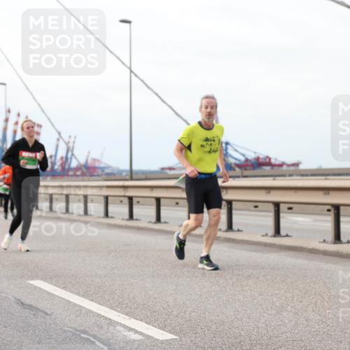 03.10.2025 - Köhlbrandbrückenlauf Lena Gebhardt http://msf.ph/oto/9205593 03.10.2025 16:01:44 Position 2  meine-sportfotos.de