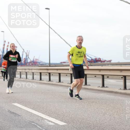 03.10.2025 - Köhlbrandbrückenlauf Lena Gebhardt http://msf.ph/oto/9205594 03.10.2025 16:01:44 Position 2  meine-sportfotos.de