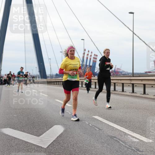 03.10.2025 - Köhlbrandbrückenlauf Lena Gebhardt http://msf.ph/oto/9205595 03.10.2025 16:01:45 Position 2 2025, 9535 meine-sportfotos.de