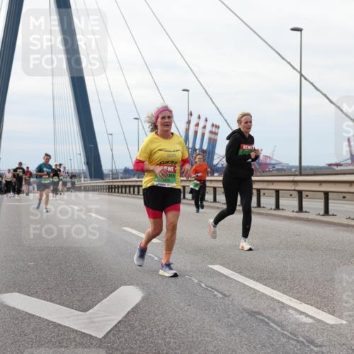 03.10.2025 - Köhlbrandbrückenlauf Lena Gebhardt http://msf.ph/oto/9205596 03.10.2025 16:01:45 Position 2 2025, 535 meine-sportfotos.de