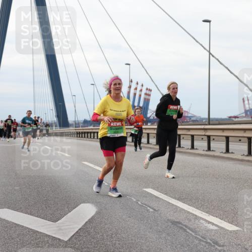 03.10.2025 - Köhlbrandbrückenlauf Lena Gebhardt http://msf.ph/oto/9205597 03.10.2025 16:01:45 Position 2 2025, 9535 meine-sportfotos.de