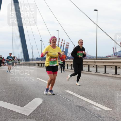 03.10.2025 - Köhlbrandbrückenlauf Lena Gebhardt http://msf.ph/oto/9205598 03.10.2025 16:01:45 Position 2 2025, 9535 meine-sportfotos.de