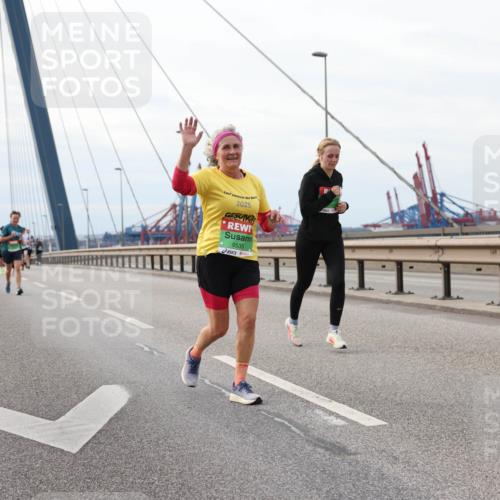 03.10.2025 - Köhlbrandbrückenlauf Lena Gebhardt http://msf.ph/oto/9205600 03.10.2025 16:01:46 Position 2 2025, 9535 meine-sportfotos.de