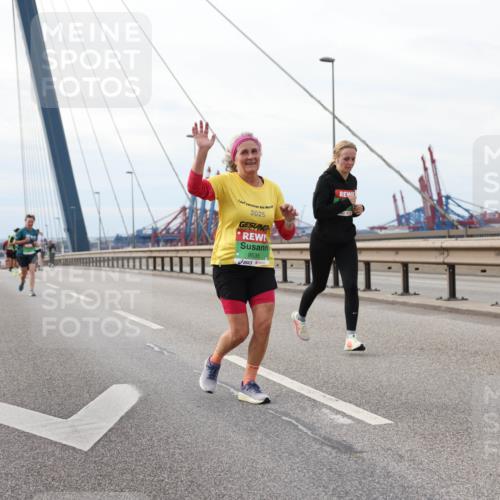 03.10.2025 - Köhlbrandbrückenlauf Lena Gebhardt http://msf.ph/oto/9205601 03.10.2025 16:01:46 Position 2 2025, 9535 meine-sportfotos.de