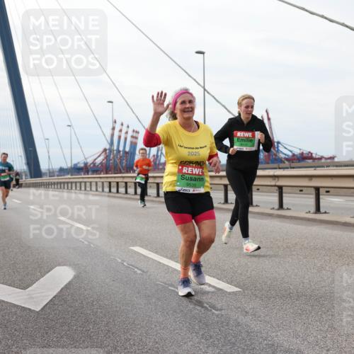 03.10.2025 - Köhlbrandbrückenlauf Lena Gebhardt http://msf.ph/oto/9205603 03.10.2025 16:01:46 Position 2 2025, 9535, 9111 meine-sportfotos.de
