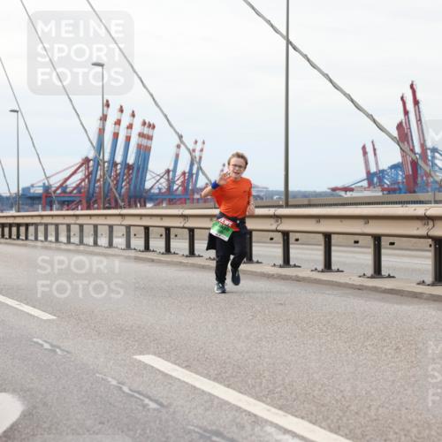 03.10.2025 - Köhlbrandbrückenlauf Lena Gebhardt http://msf.ph/oto/9205605 03.10.2025 16:01:48 Position 2  meine-sportfotos.de
