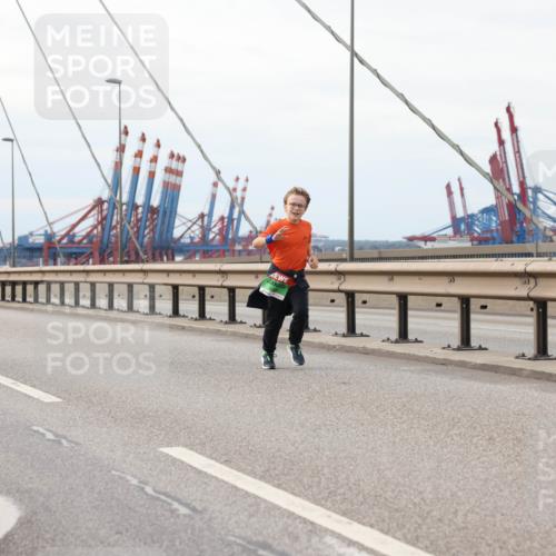 03.10.2025 - Köhlbrandbrückenlauf Lena Gebhardt http://msf.ph/oto/9205606 03.10.2025 16:01:48 Position 2  meine-sportfotos.de