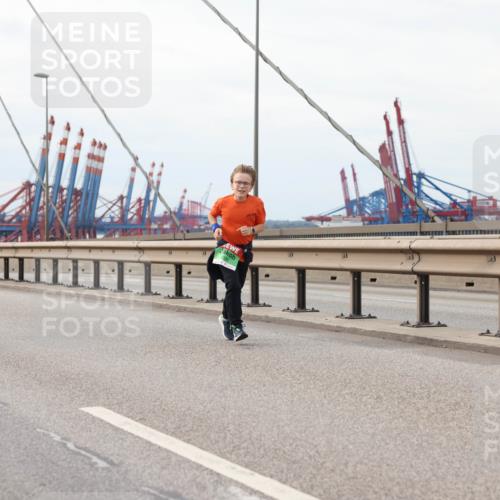 03.10.2025 - Köhlbrandbrückenlauf Lena Gebhardt http://msf.ph/oto/9205608 03.10.2025 16:01:48 Position 2  meine-sportfotos.de