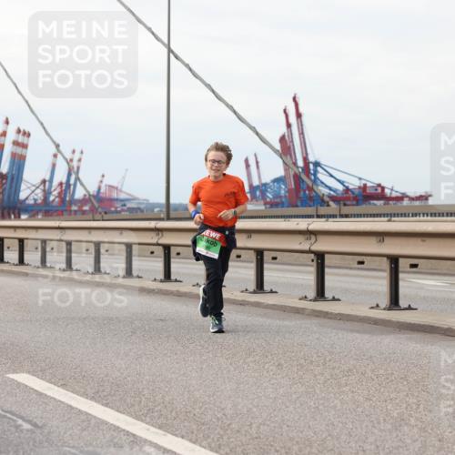 03.10.2025 - Köhlbrandbrückenlauf Lena Gebhardt http://msf.ph/oto/9205609 03.10.2025 16:01:49 Position 2 8189 meine-sportfotos.de