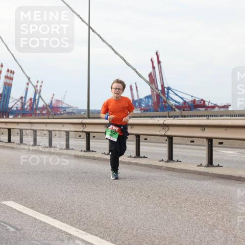 03.10.2025 - Köhlbrandbrückenlauf Lena Gebhardt http://msf.ph/oto/9205610 03.10.2025 16:01:49 Position 2  meine-sportfotos.de
