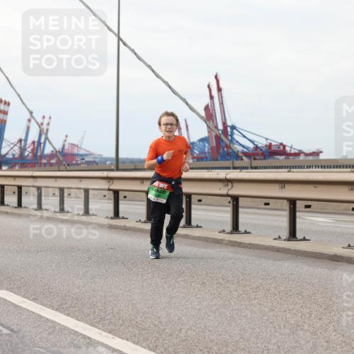 03.10.2025 - Köhlbrandbrückenlauf Lena Gebhardt http://msf.ph/oto/9205612 03.10.2025 16:01:49 Position 2  meine-sportfotos.de