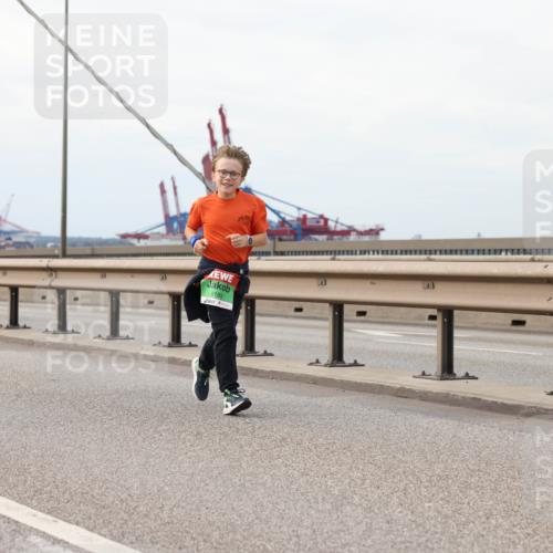 03.10.2025 - Köhlbrandbrückenlauf Lena Gebhardt http://msf.ph/oto/9205613 03.10.2025 16:01:49 Position 2 8189 meine-sportfotos.de
