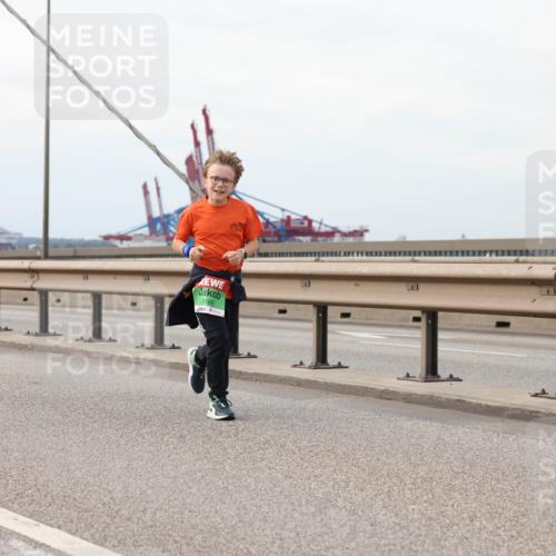 03.10.2025 - Köhlbrandbrückenlauf Lena Gebhardt http://msf.ph/oto/9205614 03.10.2025 16:01:49 Position 2 8189 meine-sportfotos.de