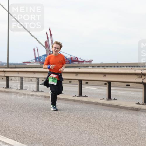 03.10.2025 - Köhlbrandbrückenlauf Lena Gebhardt http://msf.ph/oto/9205615 03.10.2025 16:01:49 Position 2 8189 meine-sportfotos.de