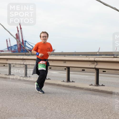 03.10.2025 - Köhlbrandbrückenlauf Lena Gebhardt http://msf.ph/oto/9205618 03.10.2025 16:01:50 Position 2 8189 meine-sportfotos.de