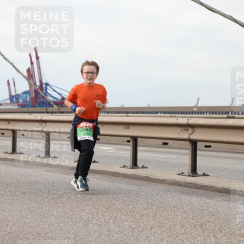 03.10.2025 - Köhlbrandbrückenlauf Lena Gebhardt http://msf.ph/oto/9205619 03.10.2025 16:01:50 Position 2 8189 meine-sportfotos.de