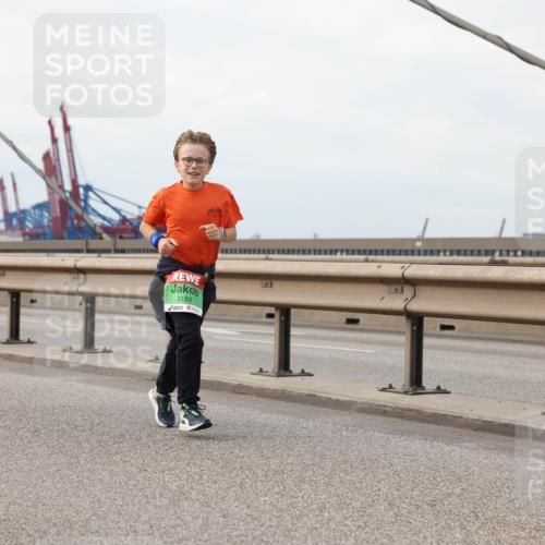 03.10.2025 - Köhlbrandbrückenlauf Lena Gebhardt http://msf.ph/oto/9205620 03.10.2025 16:01:50 Position 2 8189 meine-sportfotos.de