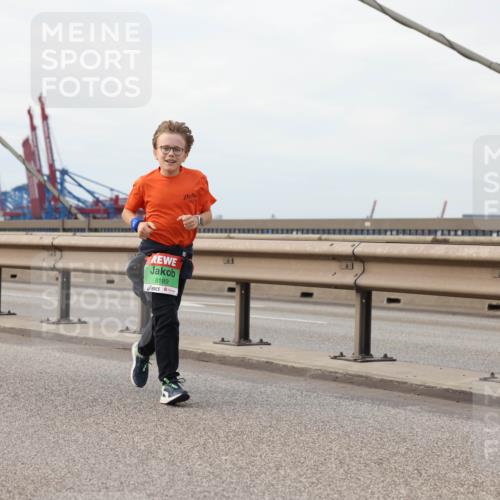 03.10.2025 - Köhlbrandbrückenlauf Lena Gebhardt http://msf.ph/oto/9205621 03.10.2025 16:01:50 Position 2 8189 meine-sportfotos.de