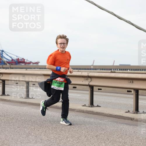 03.10.2025 - Köhlbrandbrückenlauf Lena Gebhardt http://msf.ph/oto/9205622 03.10.2025 16:01:50 Position 2 8189 meine-sportfotos.de