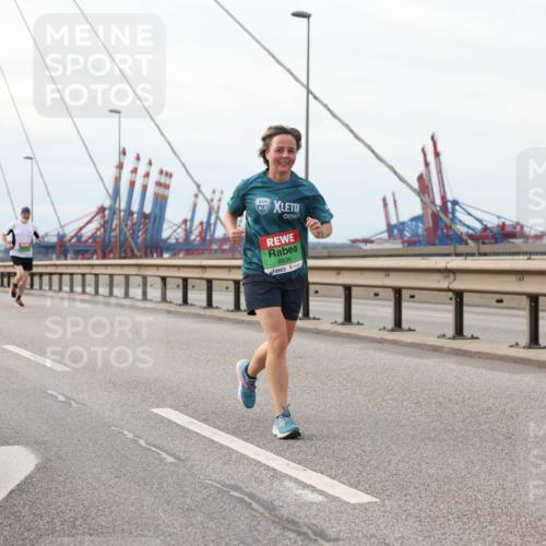 03.10.2025 - Köhlbrandbrückenlauf Lena Gebhardt http://msf.ph/oto/9205625 03.10.2025 16:01:51 Position 2 07, 8936 meine-sportfotos.de