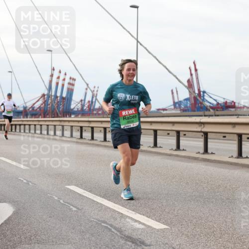03.10.2025 - Köhlbrandbrückenlauf Lena Gebhardt http://msf.ph/oto/9205626 03.10.2025 16:01:51 Position 2 8936 meine-sportfotos.de