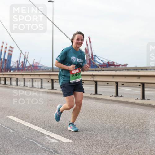 03.10.2025 - Köhlbrandbrückenlauf Lena Gebhardt http://msf.ph/oto/9205629 03.10.2025 16:01:52 Position 2 8936 meine-sportfotos.de