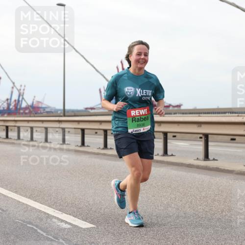 03.10.2025 - Köhlbrandbrückenlauf Lena Gebhardt http://msf.ph/oto/9205630 03.10.2025 16:01:52 Position 2 8936 meine-sportfotos.de