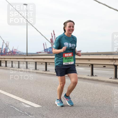 03.10.2025 - Köhlbrandbrückenlauf Lena Gebhardt http://msf.ph/oto/9205632 03.10.2025 16:01:52 Position 2 8936 meine-sportfotos.de